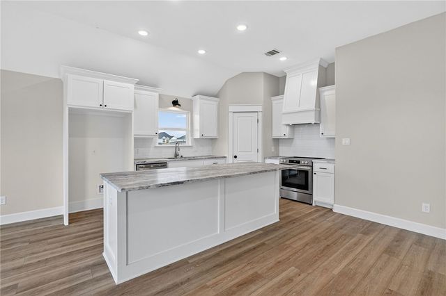 200 Orchard Cove, Snook, TX 77878