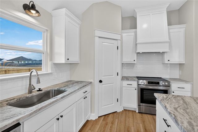 200 Orchard Cove, Snook, TX 77878