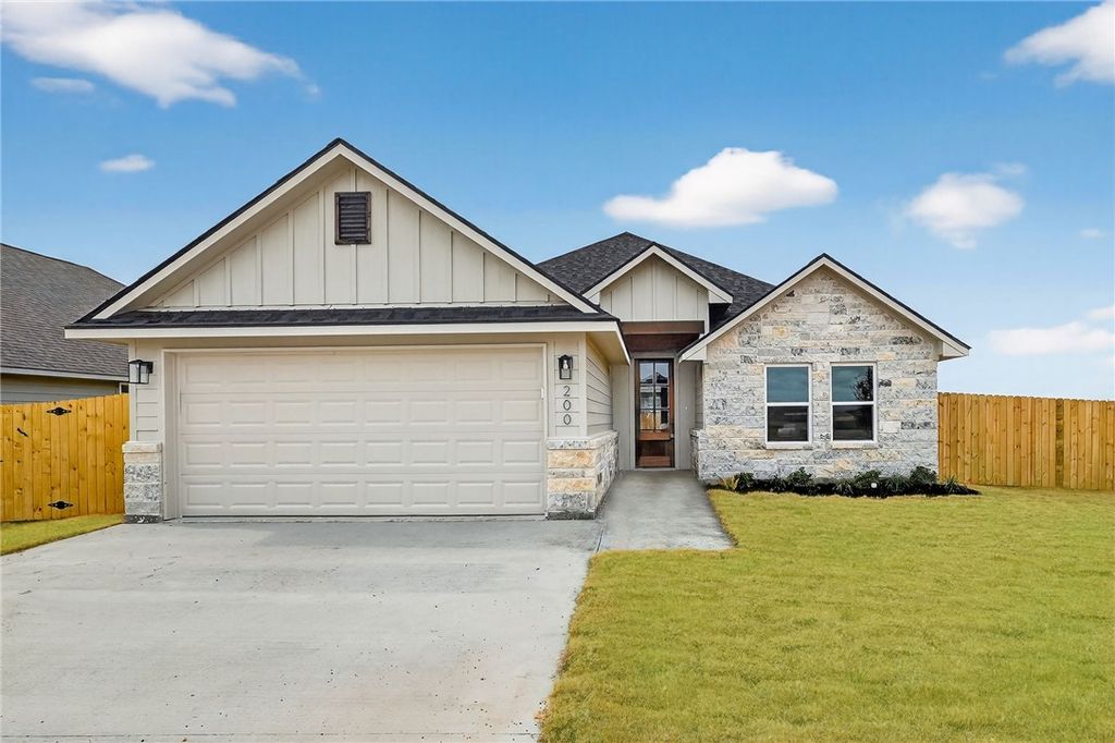 200 Orchard Cove, Snook, TX 77878