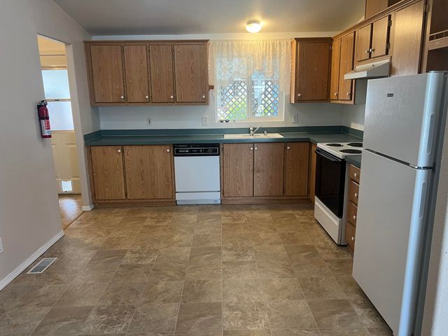 6850 Downing Road 25, Central Point, OR 97502