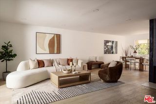 9761 Via Pavia, Burbank, CA 91504