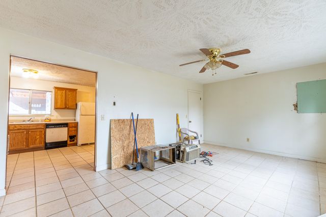 105 Villagers Resort Drive, Somerset, KY 42503