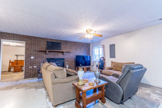 105 Villagers Resort Drive, Somerset, KY 42503