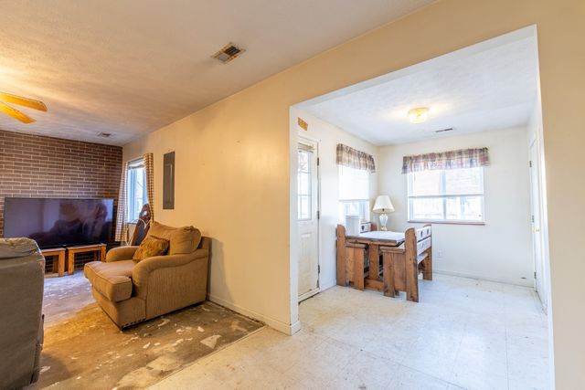 105 Villagers Resort Drive, Somerset, KY 42503