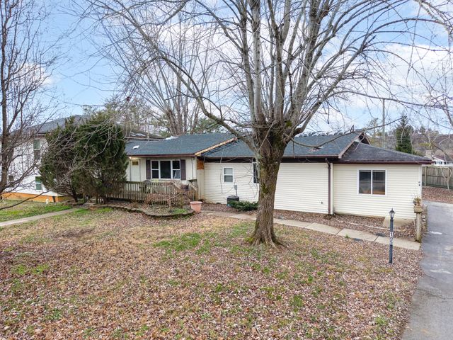 105 Villagers Resort Drive, Somerset, KY 42503