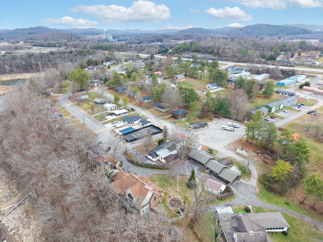 105 Villagers Resort Drive, Somerset, KY 42503