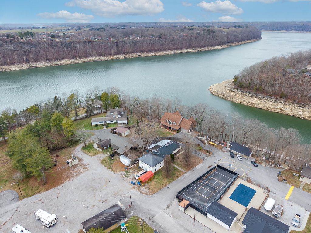 105 Villagers Resort Drive, Somerset, KY 42503
