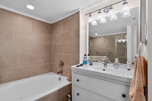 3663 E Nasa Parkway 603, Seabrook, TX 77586