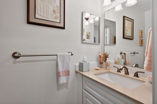 3663 E Nasa Parkway 603, Seabrook, TX 77586