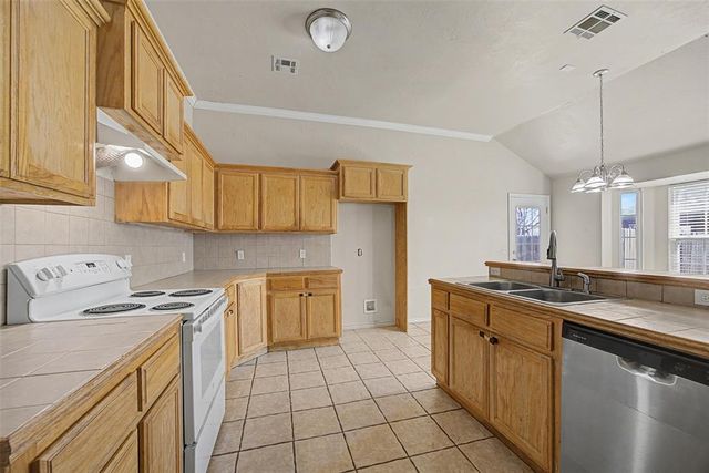 2137 Scissortail Landing Drive, Edmond, OK 73012