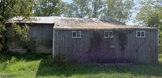 32 Reading Rd, Delaware Twp., NJ 08559