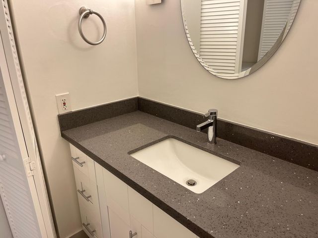 160 Yacht Club Way 209, Hypoluxo, FL 33462