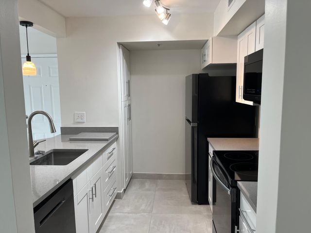 160 Yacht Club Way 209, Hypoluxo, FL 33462