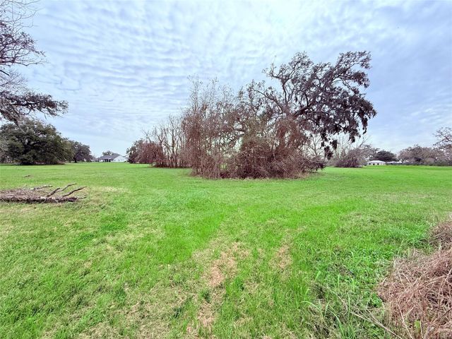 1370 Broken Arrow Trail, Angleton, TX 77515