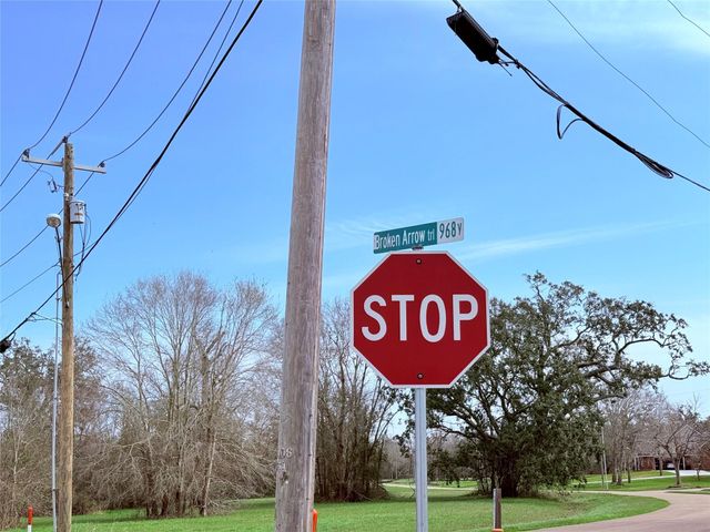 1370 Broken Arrow Trail, Angleton, TX 77515