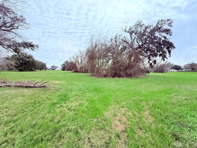 1370 Broken Arrow Trail, Angleton, TX 77515