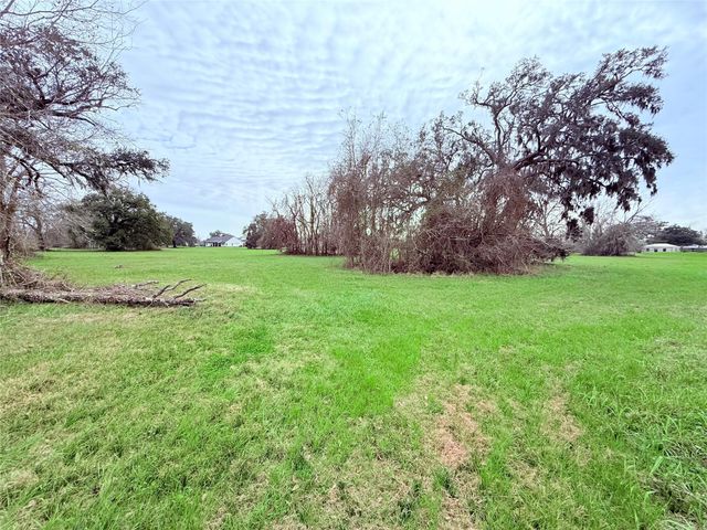 1370 Broken Arrow Trail, Angleton, TX 77515