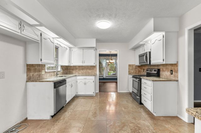 5734 S Hampton Avenue, Springfield, MO 65810
