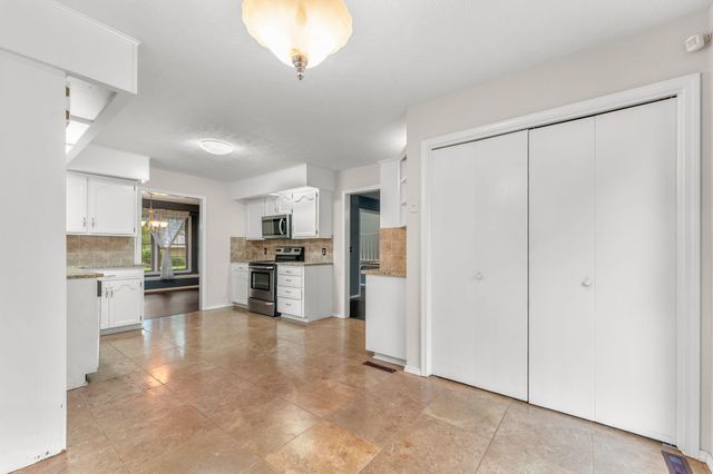 5734 S Hampton Avenue, Springfield, MO 65810