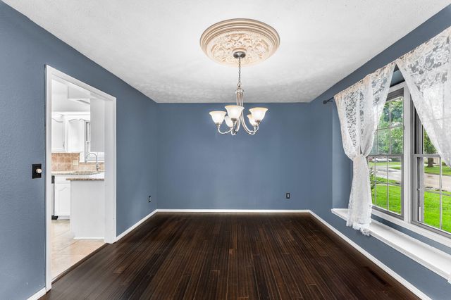 5734 S Hampton Avenue, Springfield, MO 65810