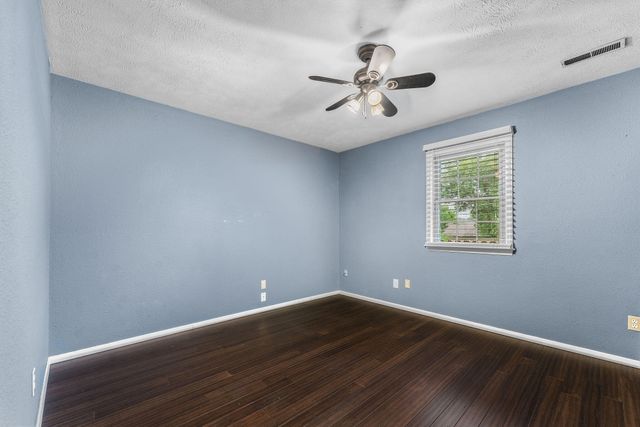 5734 S Hampton Avenue, Springfield, MO 65810