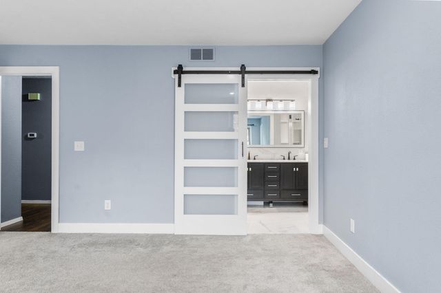 5734 S Hampton Avenue, Springfield, MO 65810