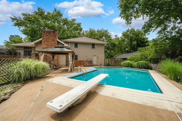 5734 S Hampton Avenue, Springfield, MO 65810