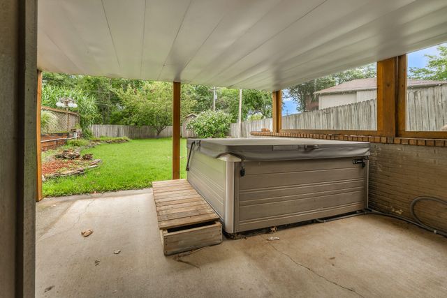 5734 S Hampton Avenue, Springfield, MO 65810