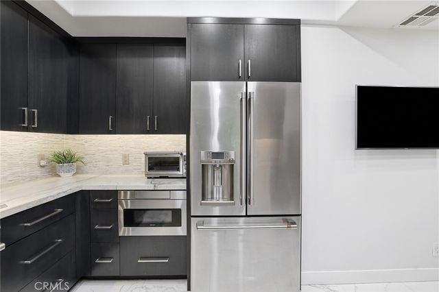 14271 Dickens Street 201, Sherman Oaks, CA 91423