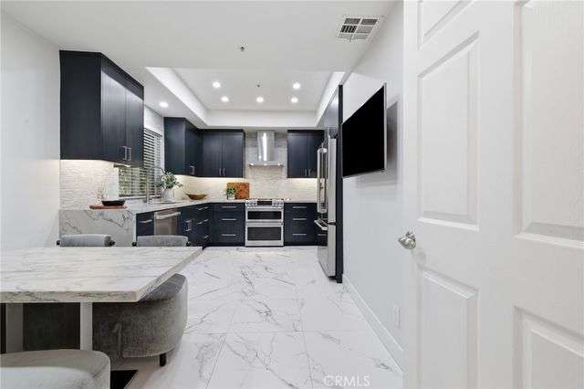 14271 Dickens Street 201, Sherman Oaks, CA 91423