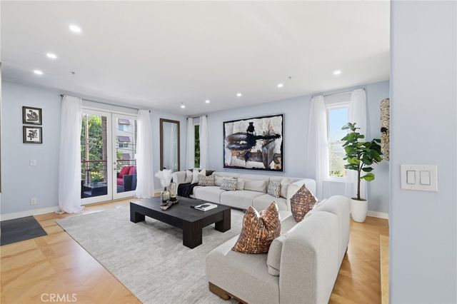 14271 Dickens Street 201, Sherman Oaks, CA 91423