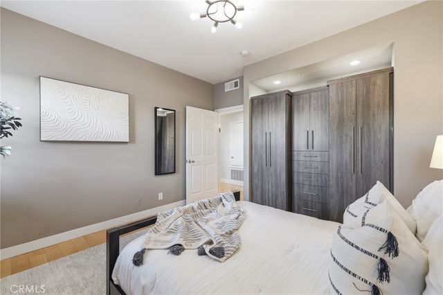 14271 Dickens Street 201, Sherman Oaks, CA 91423