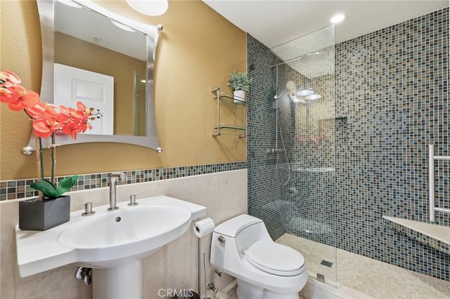 14271 Dickens Street 201, Sherman Oaks, CA 91423