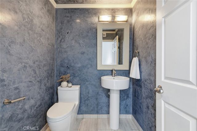 14271 Dickens Street 201, Sherman Oaks, CA 91423