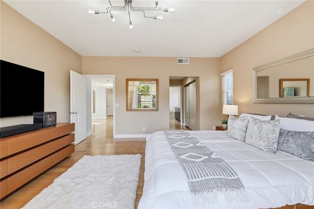 14271 Dickens Street 201, Sherman Oaks, CA 91423