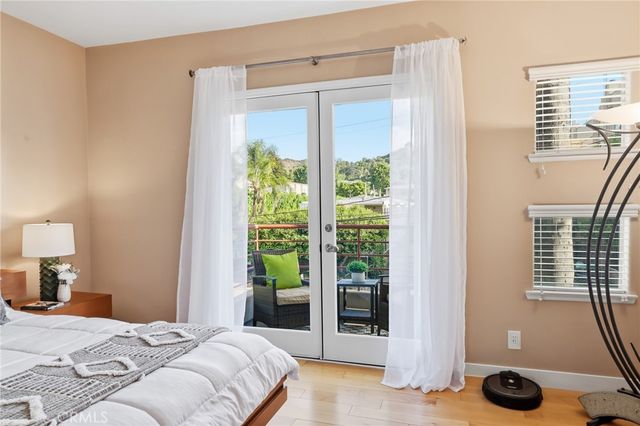 14271 Dickens Street 201, Sherman Oaks, CA 91423