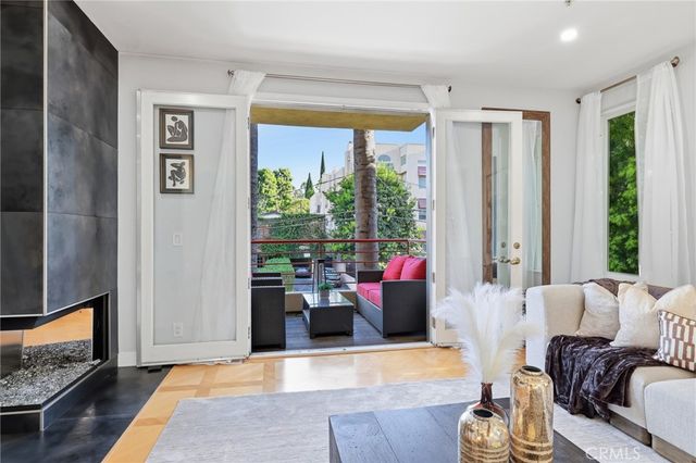 14271 Dickens Street 201, Sherman Oaks, CA 91423