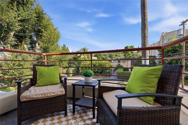14271 Dickens Street 201, Sherman Oaks, CA 91423