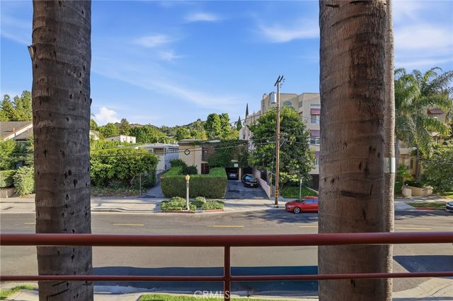 14271 Dickens Street 201, Sherman Oaks, CA 91423