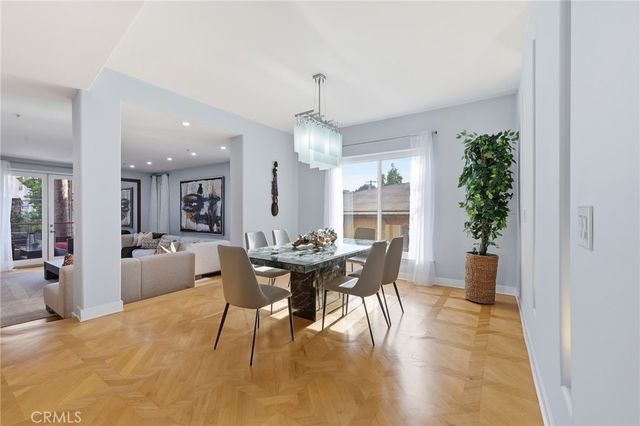 14271 Dickens Street 201, Sherman Oaks, CA 91423