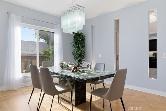 14271 Dickens Street 201, Sherman Oaks, CA 91423