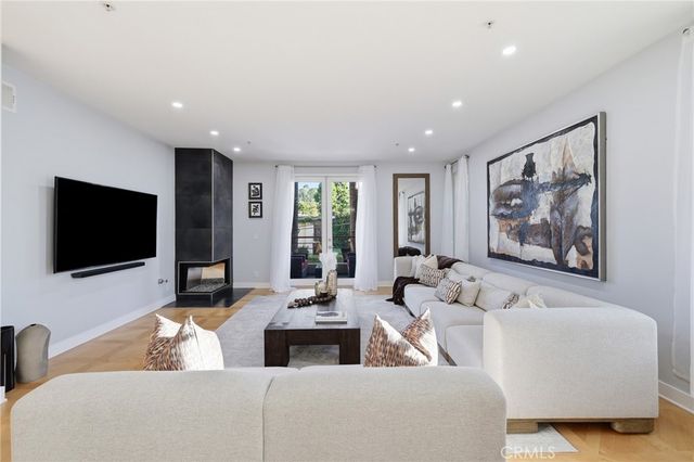 14271 Dickens Street 201, Sherman Oaks, CA 91423