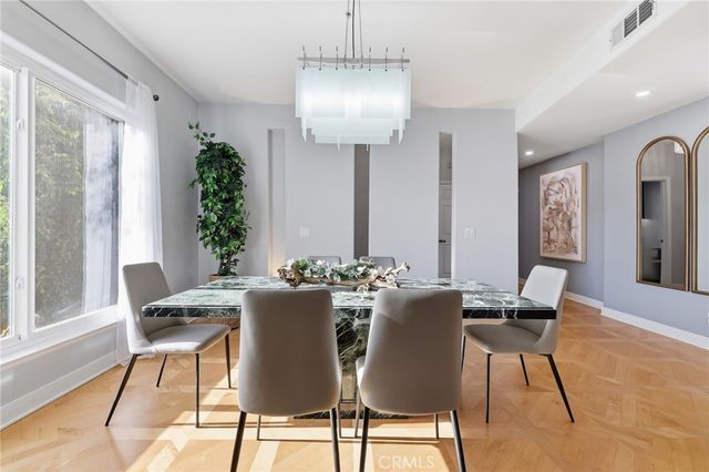 14271 Dickens Street 201, Sherman Oaks, CA 91423