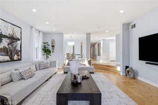 14271 Dickens Street 201, Sherman Oaks, CA 91423
