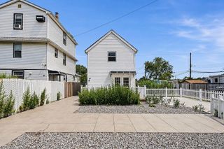 44 Broadway, Hamilton Beach, NY 11414