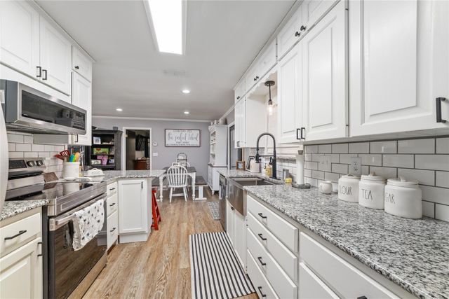 1811 Saylor Street, Goldthwaite, TX 76844