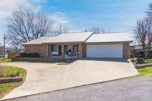 1811 Saylor Street, Goldthwaite, TX 76844