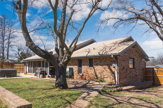1811 Saylor Street, Goldthwaite, TX 76844