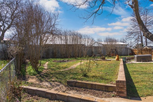 1811 Saylor Street, Goldthwaite, TX 76844