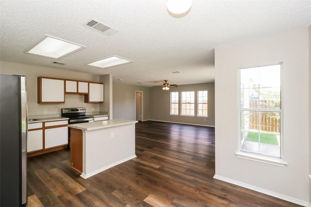 501 Thicket LN, Kyle, TX 78640